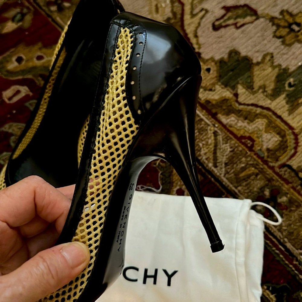 Vintage Givenchy Black & Tan Mesh Peep-Toe Spectator Heels • Size 39 • EUC - Picture 4 of 10